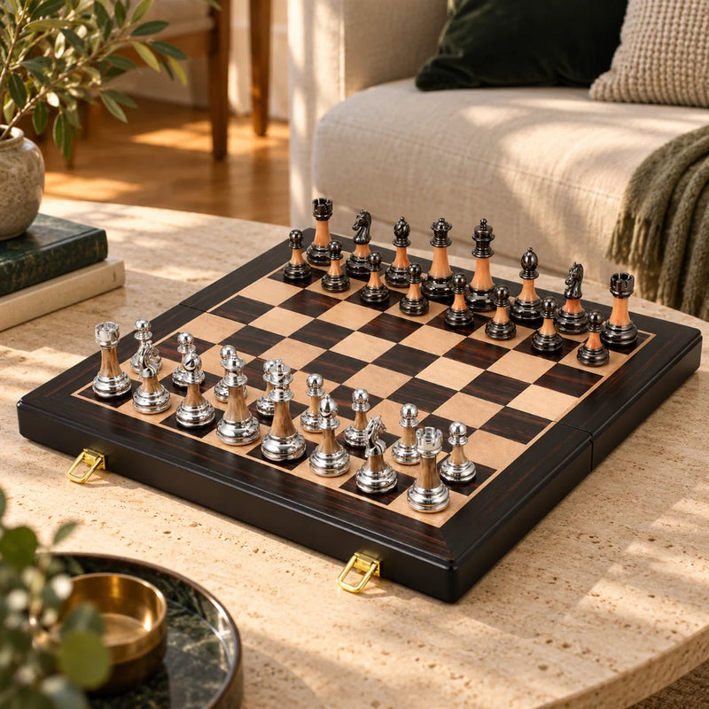 Jeu d’échecs Le Luxembourg — mis en scène dans un salon