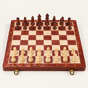 Jeu d’échecs Le Cercle — vue d’ensemble sur fond crème