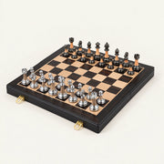 Jeu d’échecs Le Luxembourg — vue d’ensemble sur fond crème
