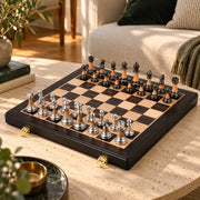 Jeu d’échecs Le Luxembourg — mis en scène dans un salon