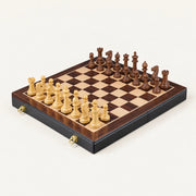 Jeu d’échecs Le Saint-Cloud — vue d’ensemble sur fond crème