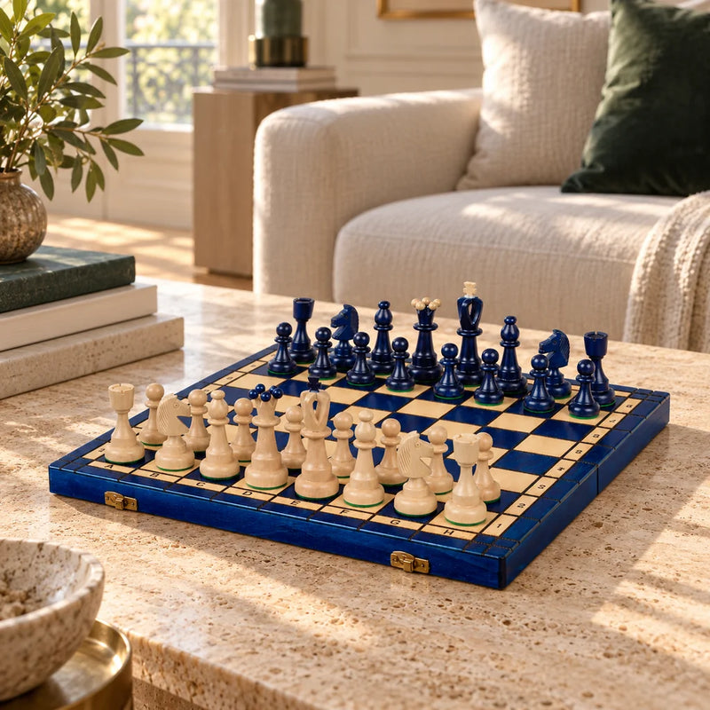 Jeu d’échecs L’Atlantique — mis en scène dans un salon