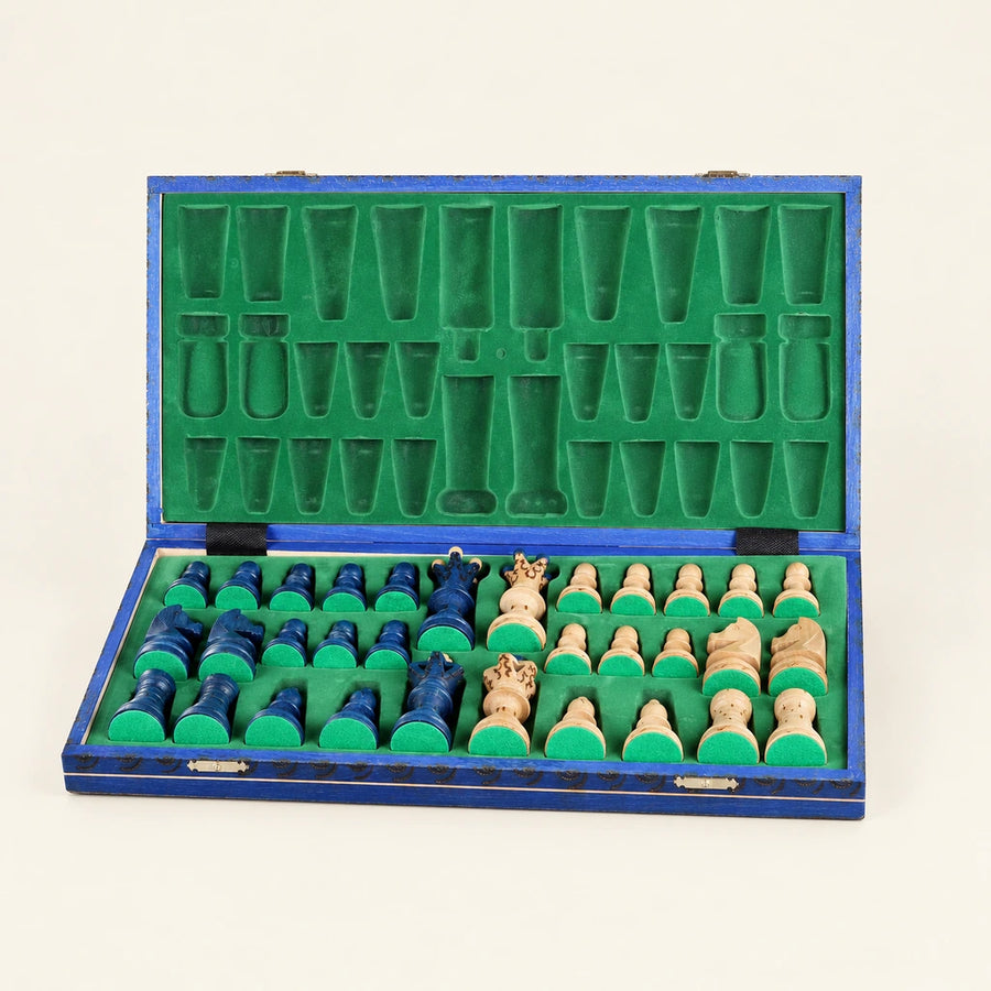 Jeu d’échecs Le Diplomate — coffret ouvert, pièces rangées