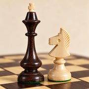 Jeu d’échecs Le Montagnard — détail de la sculpture