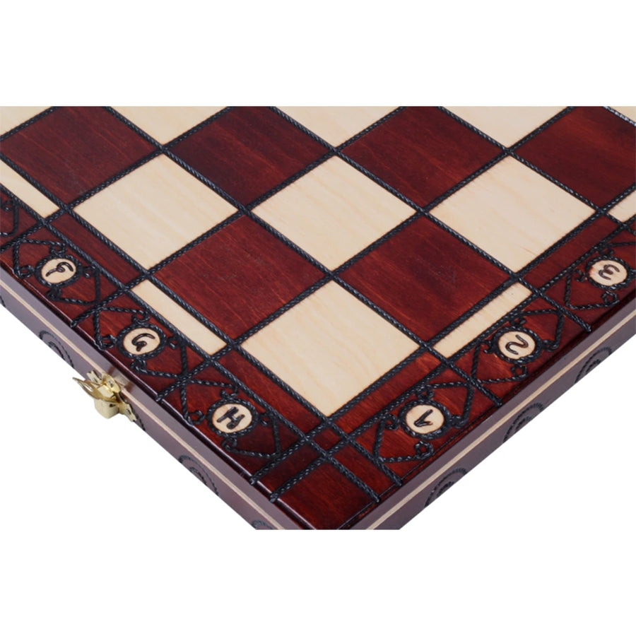 Jeu d’échecs Le Sénéchal — détail du bois et du décor