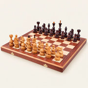 Jeu d’échecs Le Prélude marqueté — le jeu complet sur fond crème
