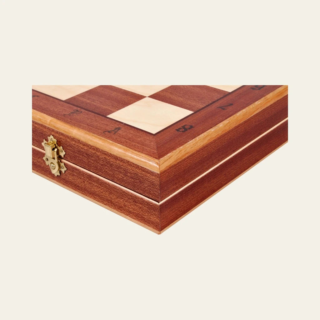 Jeu d’échecs Le Prélude — détail du bois et du décor