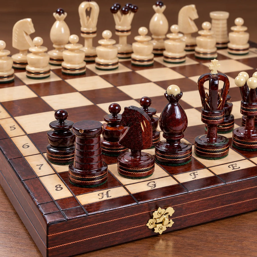 Jeu d’échecs L’Orfèvre — détail du bois et du décor