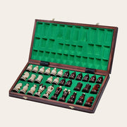 Jeu d’échecs L’Orfèvre — coffret ouvert, pièces rangées