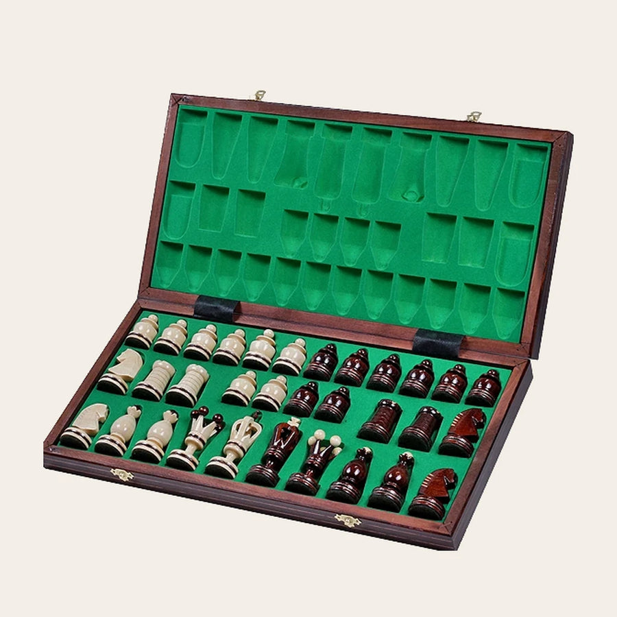 Jeu d’échecs L’Orfèvre — coffret ouvert, pièces rangées