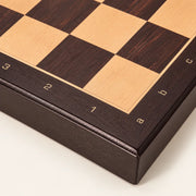 Jeu d’échecs Le Nomade ébène — détail du bois et du décor