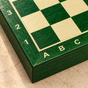Jeu d’échecs Le Petit Nomade vert — détail du bois et du décor