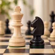 Jeu d’échecs Le Nomade noir — détail de la sculpture