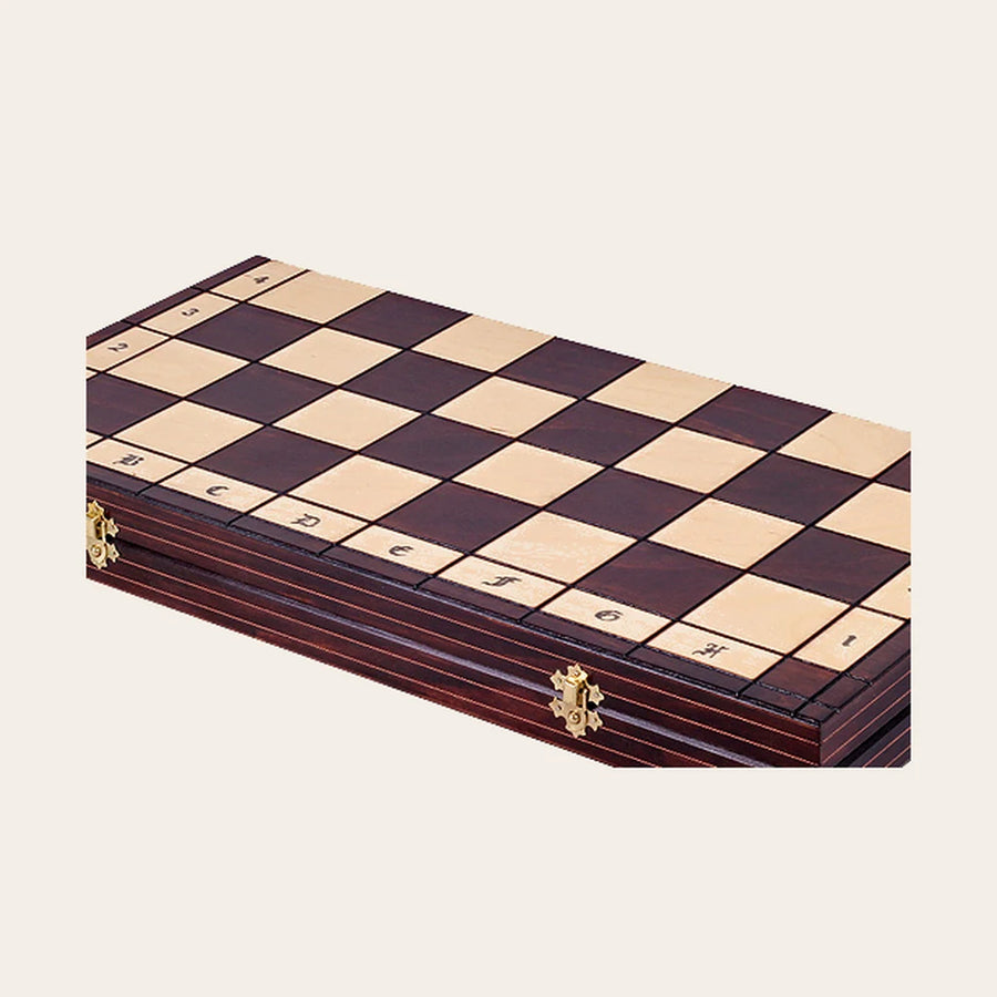 Jeu d’échecs Le Varsovie — détail du bois et du décor