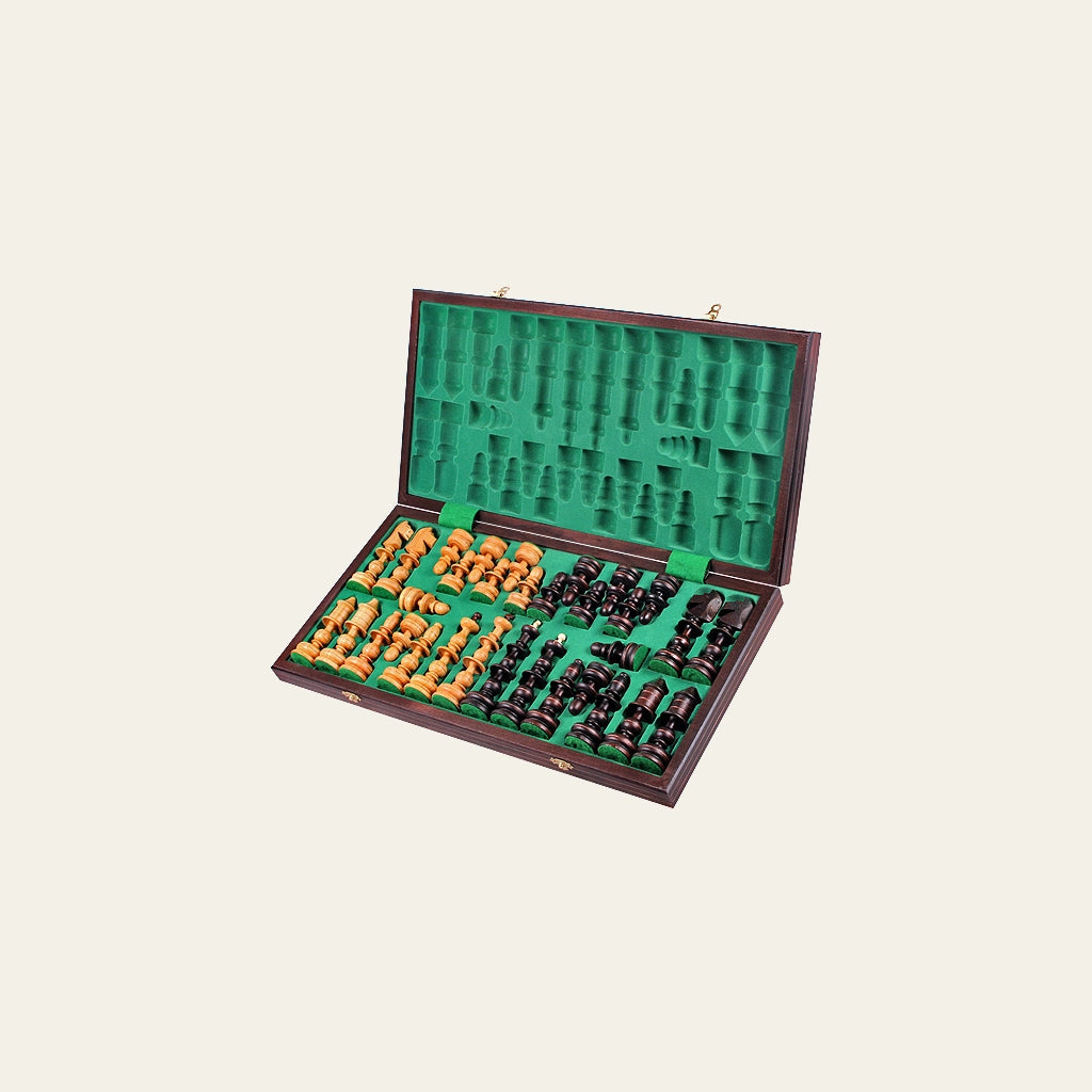 Jeu d’échecs Le Varsovie — coffret ouvert, pièces rangées