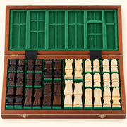 Jeu d’échecs Le Bastion — coffret ouvert, pièces rangées