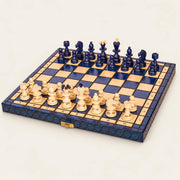 Jeu d’échecs L’Opaline en bois — le jeu complet sur fond crème