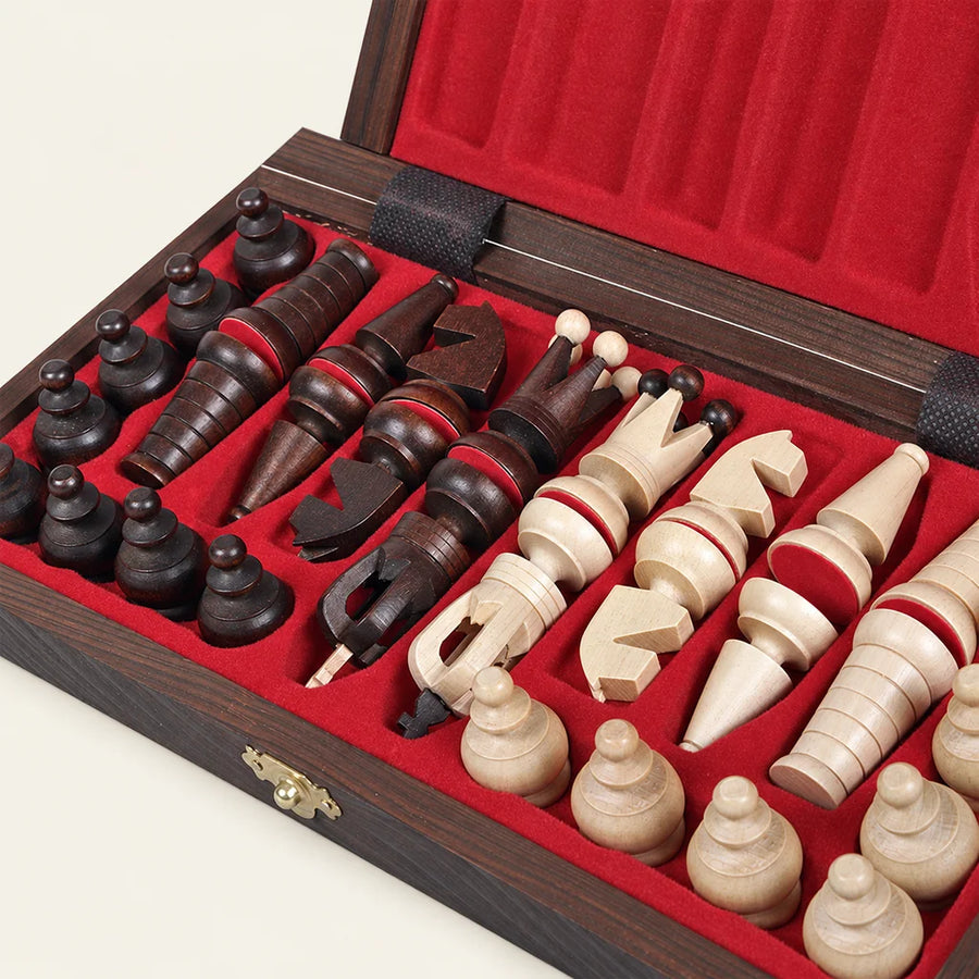 Jeu d’échecs Le Trianon — coffret ouvert, pièces rangées