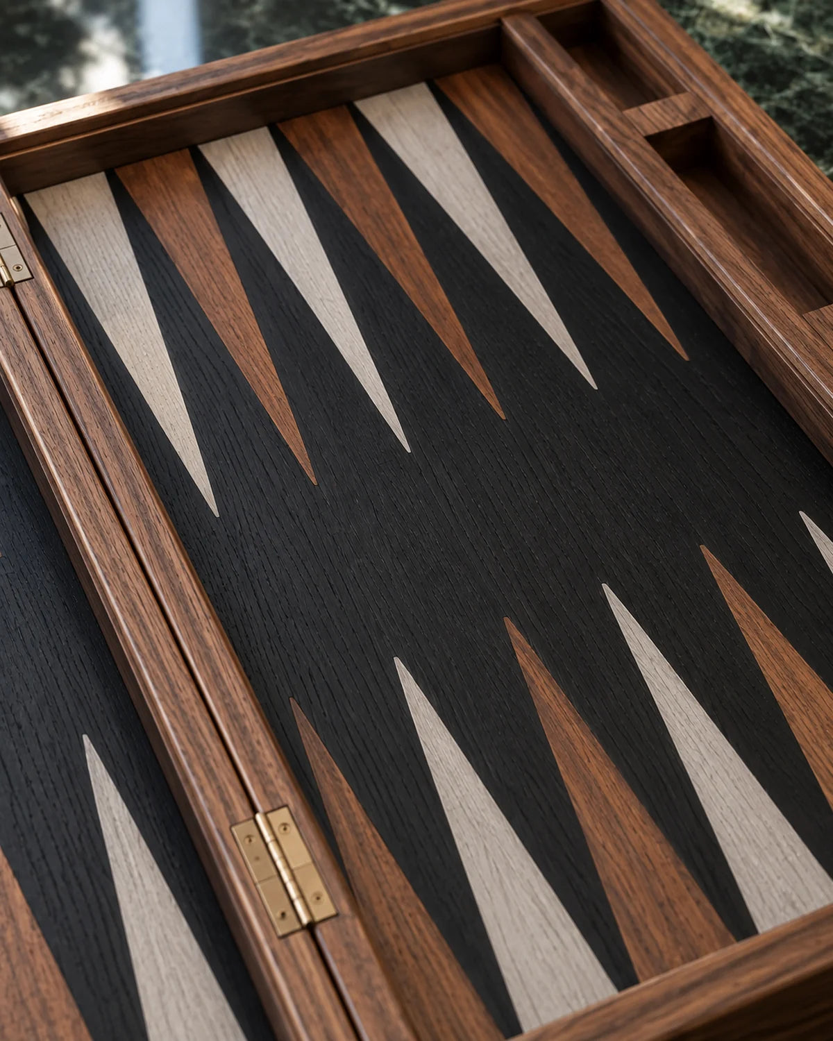 Backgammon Noyer & Chêne noir — 03 matiere