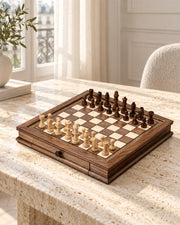Jeu dans un intérieur élégant