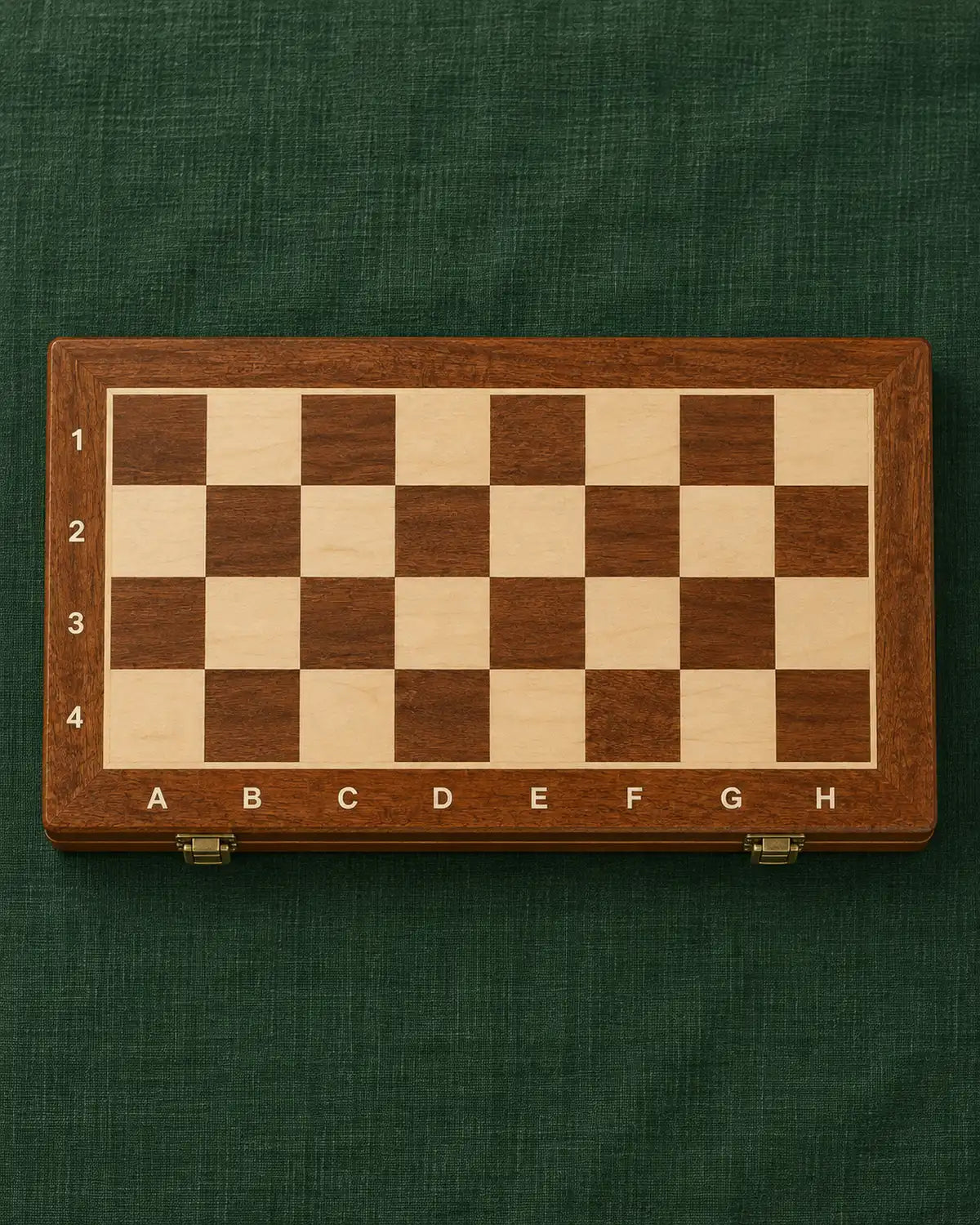 Échiquier marqueté avec coffret — jeu fermé