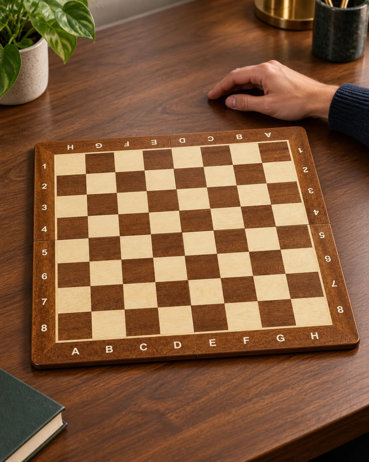 Échiquier marqueté avec coffret — pièce en main