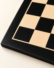 Gros plan sur la bordure noire et le filet clair