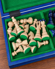 Détail du rangement vert et des pièces du jeu Ace