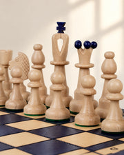 Détail des pièces claires et de leur couronne bleue