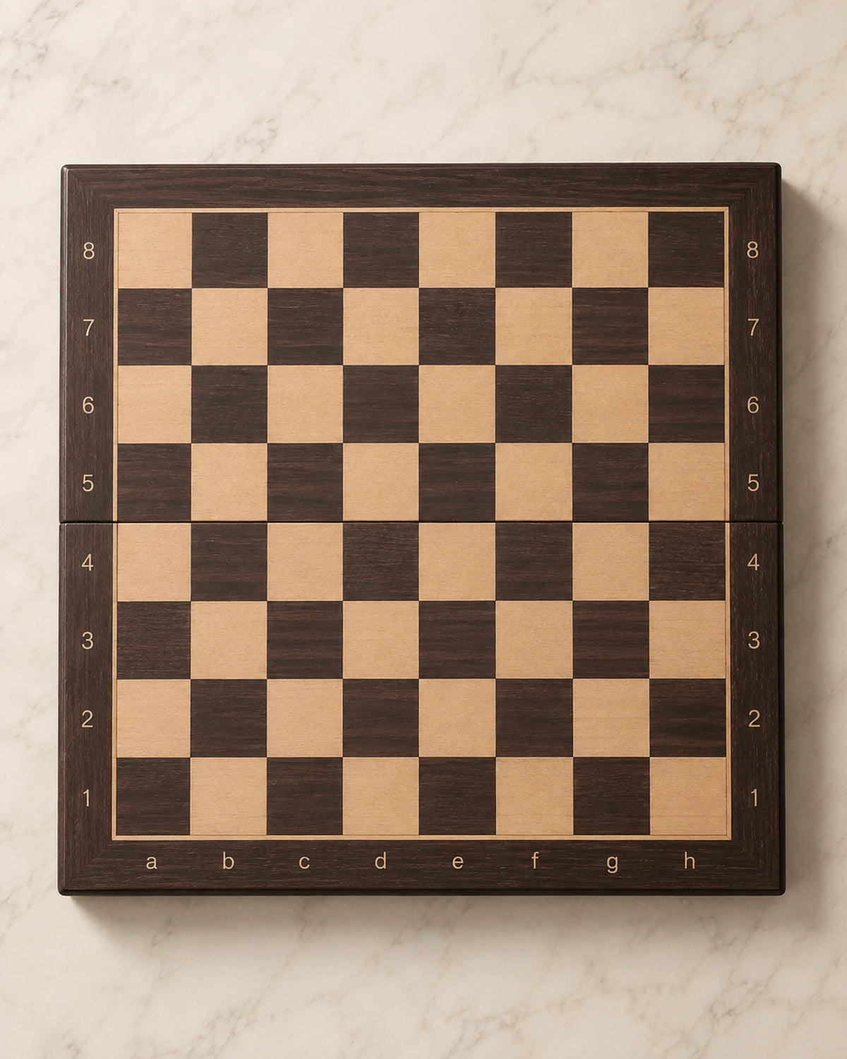 Jeu d’échecs magnétique à finition foncée — vue 1