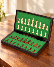 Coffret ouvert et rangement individuel des pièces