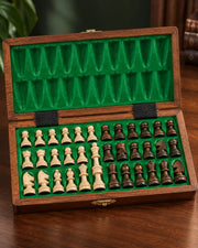 Jeu d’échecs magnétique marqueté — rangement des pièces