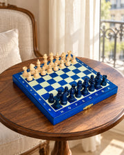 Jeu magnétique bleu dans un appartement élégant