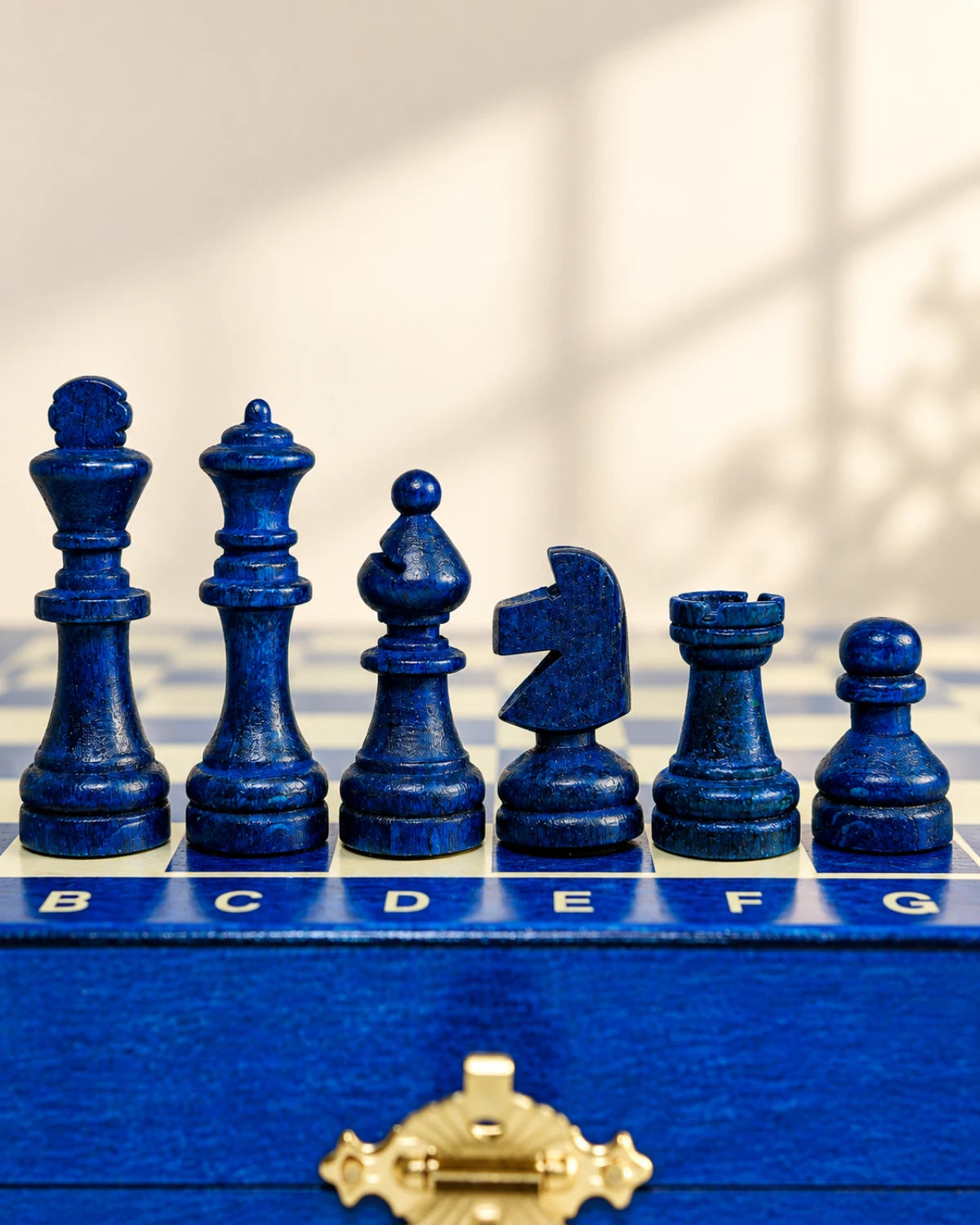 Détail des pièces bleues du jeu de voyage