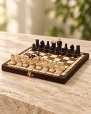 Jeu d’échecs Royal Mini en bois — le jeu et ses pièces, ambiance premium