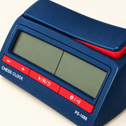 Pendule d’échecs numérique bleue — écran et boutons