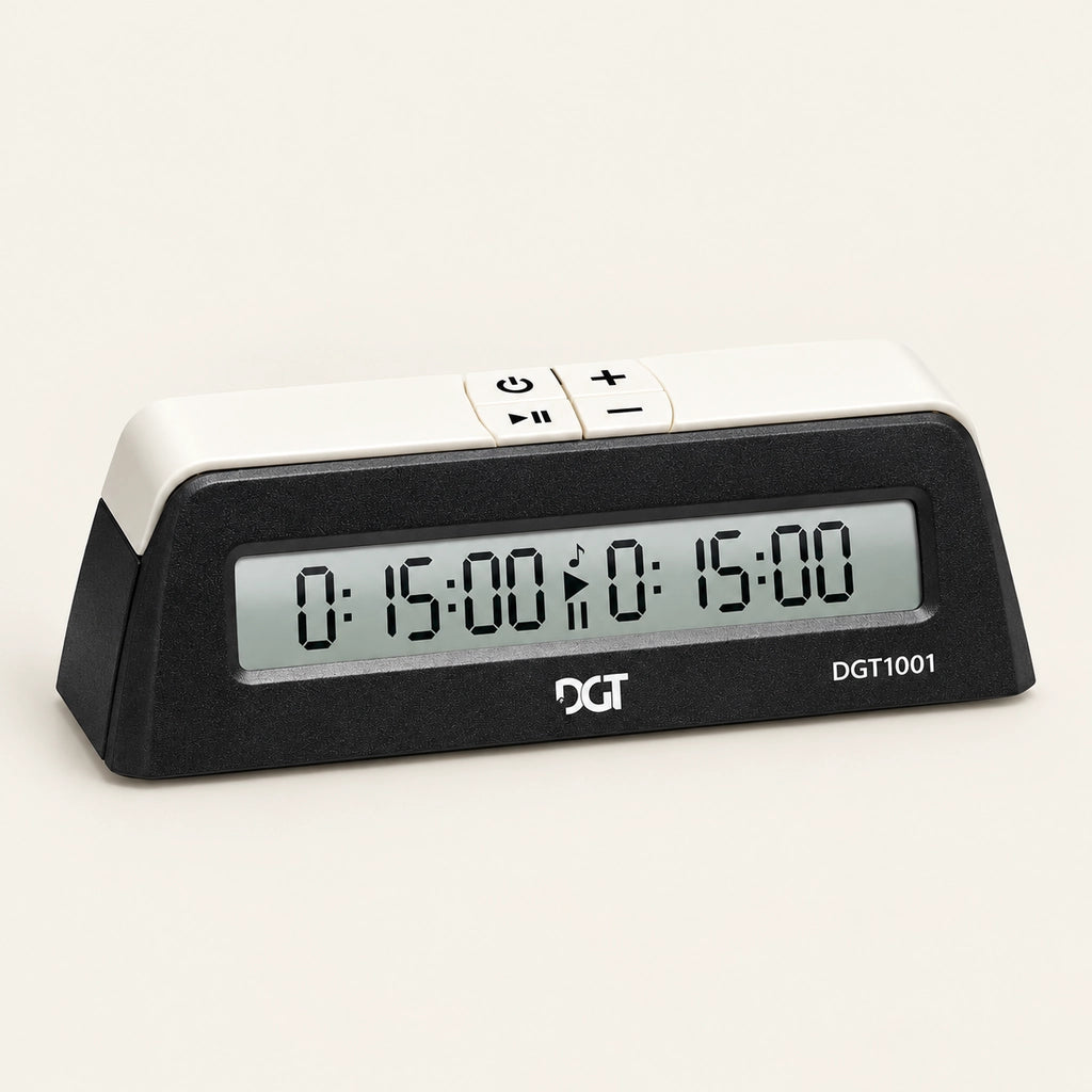 Pendule d’échecs numérique DGT 1001 noire — vue d’ensemble sur fond crème