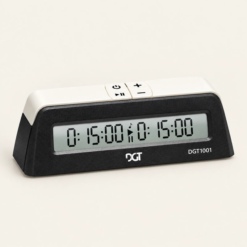 Pendule d’échecs numérique DGT 1001 noire — vue d’ensemble sur fond crème