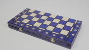 Vidéo du jeu d’échecs Le Diplomate : coffret pliant, plateau bleu pyrogravé et pièces sculptées