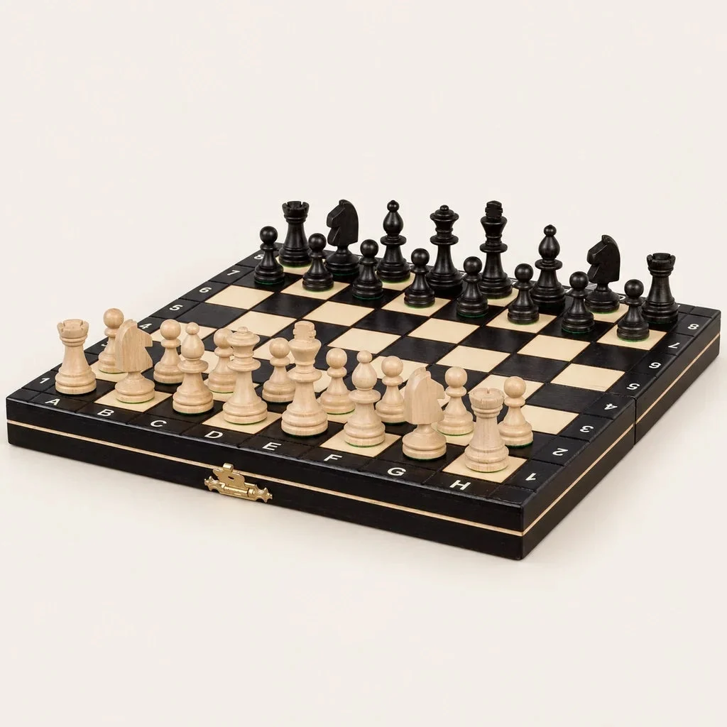Jeu d’échecs Le Nomade noir magnétique — le jeu complet sur fond crème