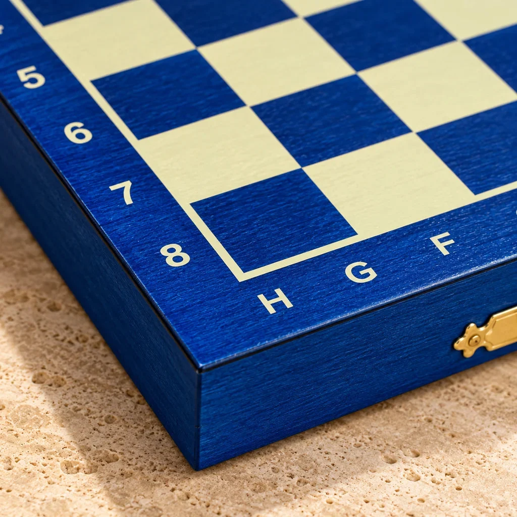 Petit Nomade blue magnetic chess set — detail of the wood and decoration